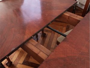 Tavolo da pranzo allungabile in noce  - Asta La casa moderna  - Associazione Nazionale - Case d'Asta italiane