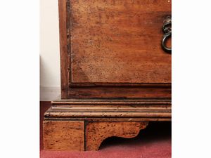 Cassettone rustico in noce  - Asta La casa moderna  - Associazione Nazionale - Case d'Asta italiane