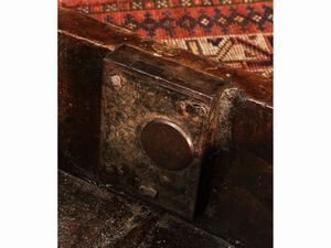 Grande tavolo console rustico in noce  - Asta La casa moderna  - Associazione Nazionale - Case d'Asta italiane