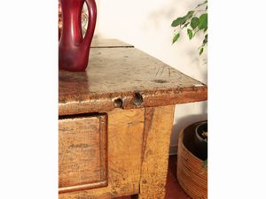 Grande tavolo console rustico in noce  - Asta La casa moderna  - Associazione Nazionale - Case d'Asta italiane