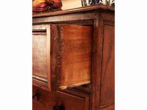 Piccolo cassettone in noce  - Asta La casa moderna  - Associazione Nazionale - Case d'Asta italiane