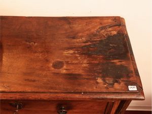 Piccolo cassettone in noce  - Asta La casa moderna  - Associazione Nazionale - Case d'Asta italiane