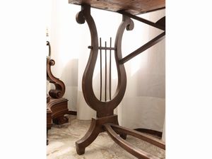 Piccolo scrittoio in noce  - Asta La casa moderna  - Associazione Nazionale - Case d'Asta italiane