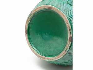 Grande vaso a bulbo in ceramica invetriata verde smeraldo  - Asta La casa moderna  - Associazione Nazionale - Case d'Asta italiane