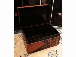 Bauletto in lacca rossa e nera  - Asta La casa moderna  - Associazione Nazionale - Case d'Asta italiane