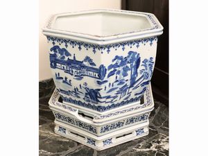 Coppia di portavasi in porcellana, Cina XX secolo  - Asta La casa moderna  - Associazione Nazionale - Case d'Asta italiane