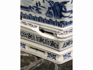 Coppia di portavasi in porcellana, Cina XX secolo  - Asta La casa moderna  - Associazione Nazionale - Case d'Asta italiane