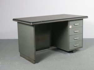 Scrivania in metallo. Gio Ponti per Antonio Parma Saronno  - Asta La casa moderna  - Associazione Nazionale - Case d'Asta italiane