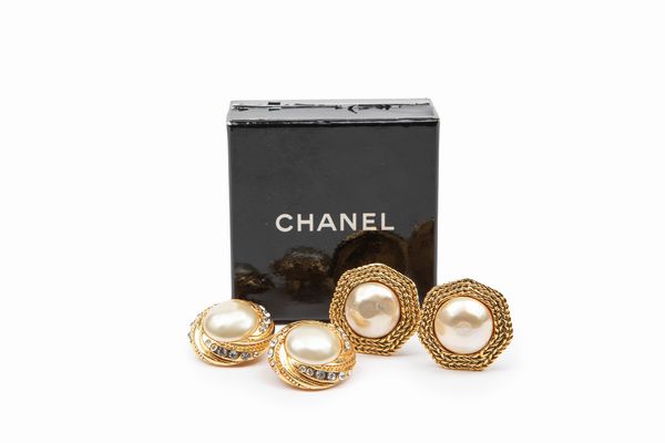 CHANEL : Lotto composto da due paia di orecchini  - Asta Luxury Fashion - Associazione Nazionale - Case d'Asta italiane