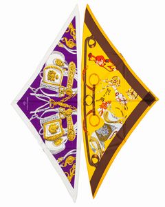 Hermès - Lotto composto da due foulard a forma di triangolo