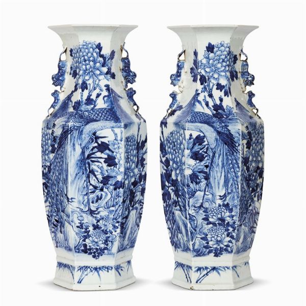 COPPIA DI VASI, CINA, DINASTIA QING, SEC. XIX  - Asta Arte Orientale 东方艺术 - Associazione Nazionale - Case d'Asta italiane