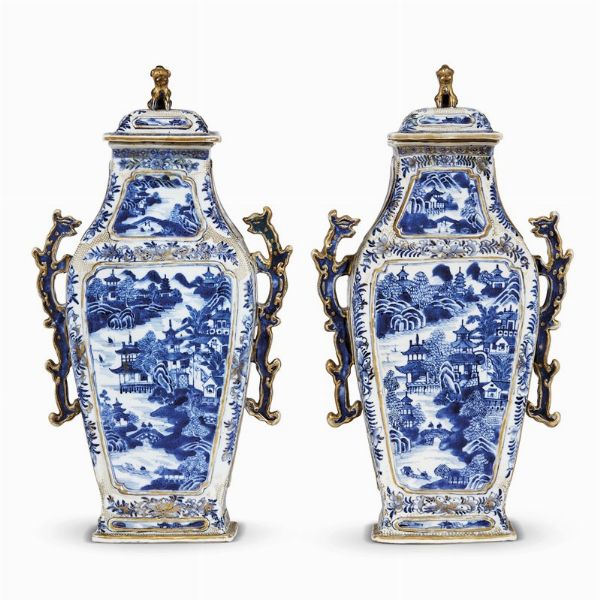 DUE VASI, CINA, DINASTIA QING, SEC. XVIII  - Asta Arte Orientale 东方艺术 - Associazione Nazionale - Case d'Asta italiane