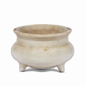 LAVAPENNELLI, VASO, INCENSIERE CON TRE PIEDI E INCENSIERE, CINA, DINASTIA QING, SEC. XVIII  - Asta Arte Orientale 东方艺术 - Associazione Nazionale - Case d'Asta italiane