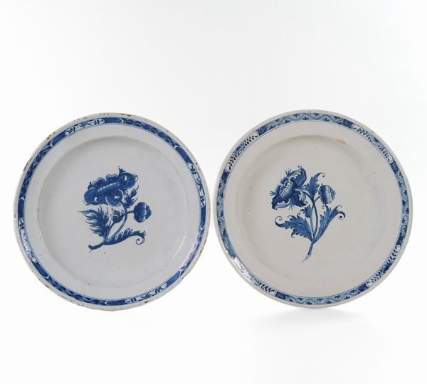 Due grandi piatti.<BR>Nove, Manifattura Gio Batta Anotnibon, 1728-1738.  - Asta Maioliche e Porcellane da Collezione - Associazione Nazionale - Case d'Asta italiane