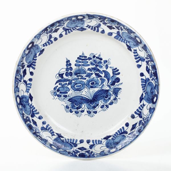 Piatto.<BR>Nove, Manifattura di Gio Batta Antonibon,1728-1738.  - Asta Maioliche e Porcellane da Collezione - Associazione Nazionale - Case d'Asta italiane