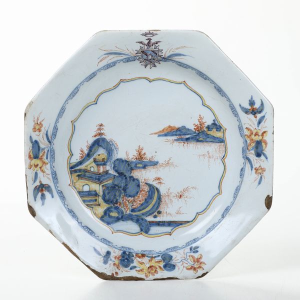 Piatto ottagonale con stemma araldico.<BR>Nove, Manifattura di Pasquale Antonibon, 1738-1750.  - Asta Maioliche e Porcellane da Collezione - Associazione Nazionale - Case d'Asta italiane