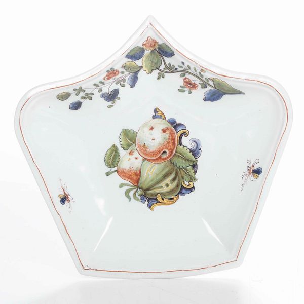 Piccolo vassoio.<BR>Nove, Manifattura Antonibon, 1750-1770 circa.  - Asta Maioliche e Porcellane da Collezione - Associazione Nazionale - Case d'Asta italiane