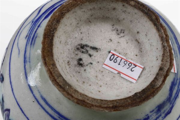 Bottiglia.<BR>Turchia, Iznik, XVIII secolo (?).<BR>  - Asta Maioliche e Porcellane da Collezione - Associazione Nazionale - Case d'Asta italiane