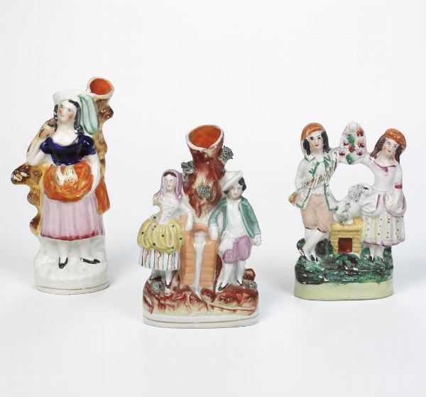 Tre gruppi.<BR>Inghilterra, Staffordshire, periodo vittoriano, XIX secolo.  - Asta Maioliche e Porcellane da Collezione - Associazione Nazionale - Case d'Asta italiane