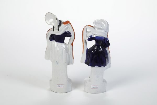 Coppia di figurine di scozzesi.<BR>Inghilterra, Staffordshire, periodo vittoriano, XIX secolo.  - Asta Maioliche e Porcellane da Collezione - Associazione Nazionale - Case d'Asta italiane