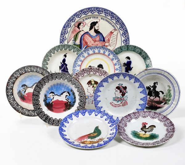Undici piatti popolari.<BR>Veneto, seconda met� del XIX e inizi del XX secolo.  - Asta Maioliche e Porcellane da Collezione - Associazione Nazionale - Case d'Asta italiane