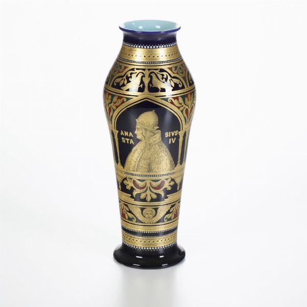 Vaso.<BR>Francia, Manifattura di Sarreguemines, inizio del XX secolo.  - Asta Maioliche e Porcellane da Collezione - Associazione Nazionale - Case d'Asta italiane