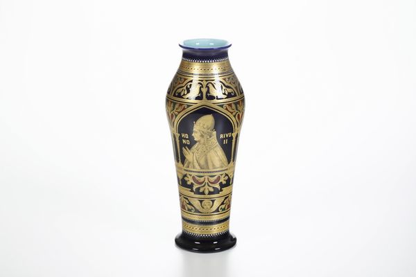 Vaso.<BR>Francia, Manifattura di Sarreguemines, inizio del XX secolo.  - Asta Maioliche e Porcellane da Collezione - Associazione Nazionale - Case d'Asta italiane