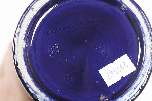 Vaso.<BR>Francia, Manifattura di Sarreguemines, inizio del XX secolo.  - Asta Maioliche e Porcellane da Collezione - Associazione Nazionale - Case d'Asta italiane