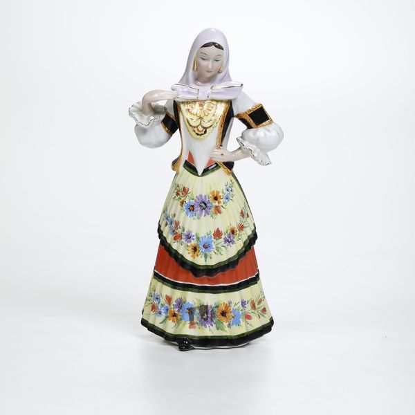 Donna in costume tradizionale.<BR>Torino, Manifattura Antonio Ronzan, 1968-1985.  - Asta Maioliche e Porcellane da Collezione - Associazione Nazionale - Case d'Asta italiane