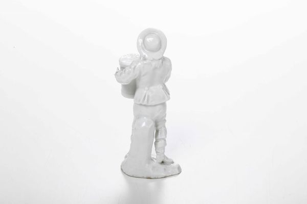 Figurina.<BR>Vienna, Manifattura Imperiale, terzo quarto del XVIII secolo.  - Asta Maioliche e Porcellane da Collezione - Associazione Nazionale - Case d'Asta italiane