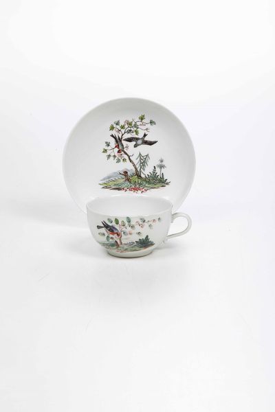 Tazza con piattino.<BR>Germania, Manifattura di Ansbach, 1765 circa.  - Asta Maioliche e Porcellane da Collezione - Associazione Nazionale - Case d'Asta italiane