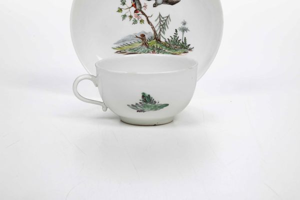 Tazza con piattino.<BR>Germania, Manifattura di Ansbach, 1765 circa.  - Asta Maioliche e Porcellane da Collezione - Associazione Nazionale - Case d'Asta italiane