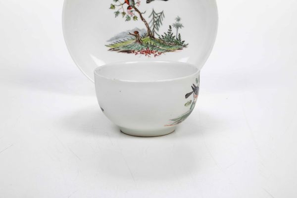Tazza con piattino.<BR>Germania, Manifattura di Ansbach, 1765 circa.  - Asta Maioliche e Porcellane da Collezione - Associazione Nazionale - Case d'Asta italiane