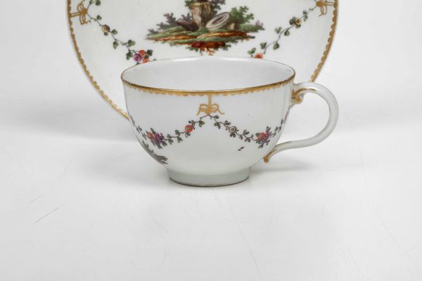 Tazza con piattino.<BR>Germania, Manifattura di Ludwigsburg, 1760-1770.  - Asta Maioliche e Porcellane da Collezione - Associazione Nazionale - Case d'Asta italiane