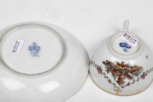 Tazza con piattino.<BR>Germania, Manifattura di Ludwigsburg, 1760-1770.  - Asta Maioliche e Porcellane da Collezione - Associazione Nazionale - Case d'Asta italiane