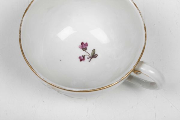 Tazza con piattino.<BR>Germania, Manifattura di Ludwigsburg, 1760-1770.  - Asta Maioliche e Porcellane da Collezione - Associazione Nazionale - Case d'Asta italiane