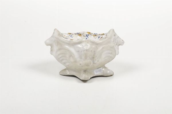 Saliera.<BR>Faenza, seconda met� del XVI secolo.  - Asta Maioliche e Porcellane da Collezione - Associazione Nazionale - Case d'Asta italiane