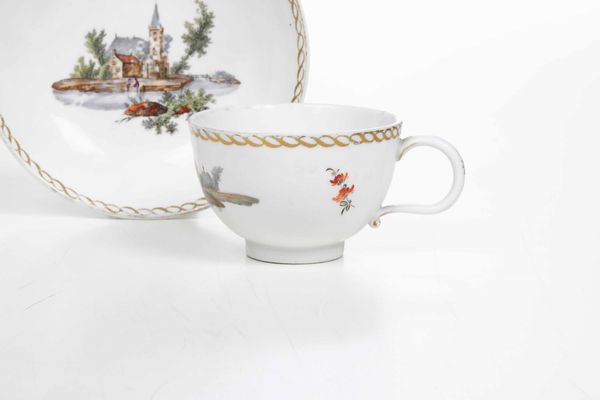 Tazza con piattino.<BR>Olanda, Manifattura L�Aia (Den Haag), 1776-1790.<BR><BR>  - Asta Maioliche e Porcellane da Collezione - Associazione Nazionale - Case d'Asta italiane