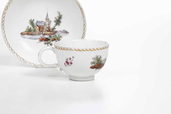 Tazza con piattino.<BR>Olanda, Manifattura L�Aia (Den Haag), 1776-1790.<BR><BR>  - Asta Maioliche e Porcellane da Collezione - Associazione Nazionale - Case d'Asta italiane