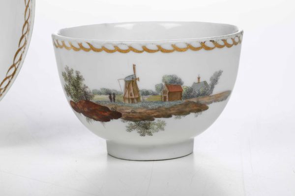 Tazza con piattino.<BR>Olanda, Manifattura L�Aia (Den Haag), 1776-1790.<BR><BR>  - Asta Maioliche e Porcellane da Collezione - Associazione Nazionale - Case d'Asta italiane