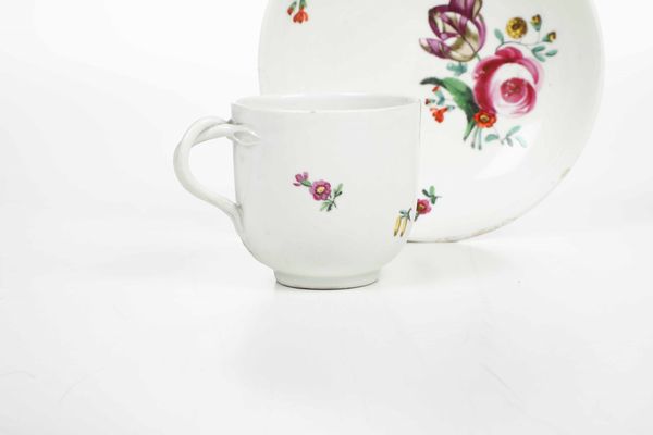 Tazza con piattino.<BR>Vienna, Manifattura Imperiale, 1780 circa.  - Asta Maioliche e Porcellane da Collezione - Associazione Nazionale - Case d'Asta italiane