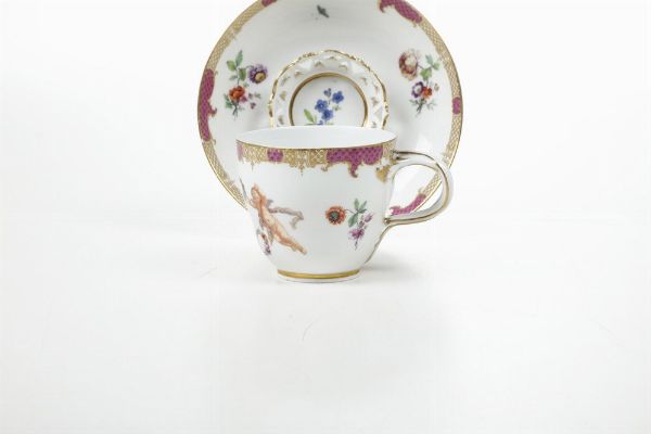 Tazza trambleuse con piattino. <BR>Berlino, Manifattura imperiale, verso il 1780.  - Asta Maioliche e Porcellane da Collezione - Associazione Nazionale - Case d'Asta italiane