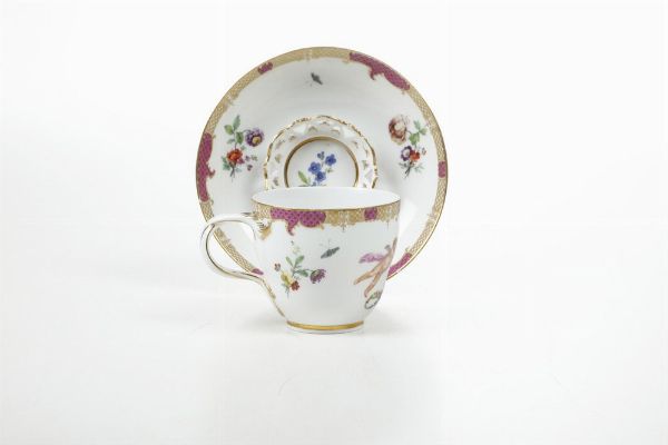 Tazza trambleuse con piattino. <BR>Berlino, Manifattura imperiale, verso il 1780.  - Asta Maioliche e Porcellane da Collezione - Associazione Nazionale - Case d'Asta italiane