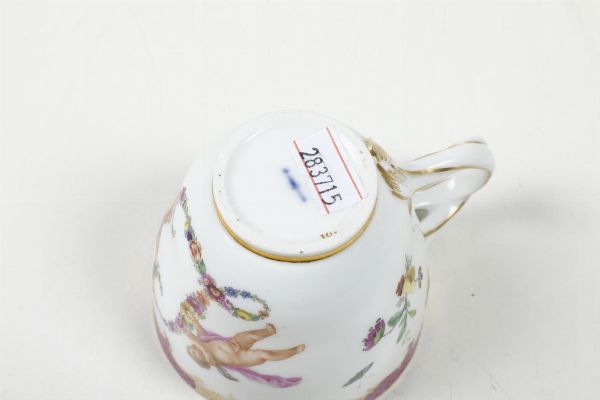 Tazza trambleuse con piattino. <BR>Berlino, Manifattura imperiale, verso il 1780.  - Asta Maioliche e Porcellane da Collezione - Associazione Nazionale - Case d'Asta italiane