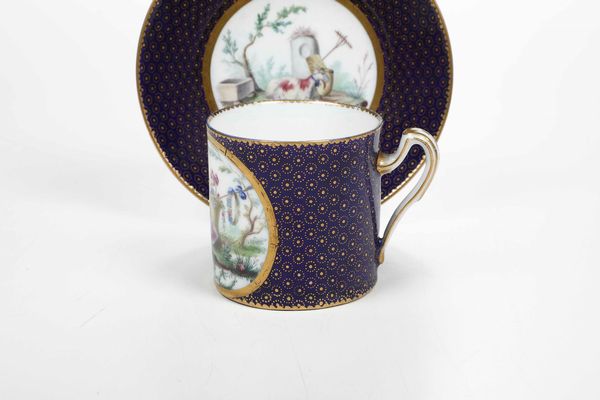 Tazza con piattino.<BR>Alla maniera/o S�vres, verso il 1790.  - Asta Maioliche e Porcellane da Collezione - Associazione Nazionale - Case d'Asta italiane