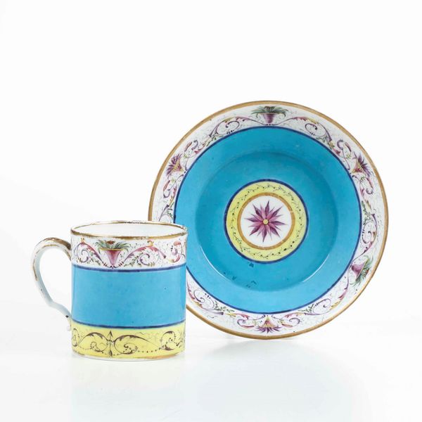 Tazza con piattino.<BR>Francia, Manifattura di S�vres, fine del XVIII secolo.  - Asta Maioliche e Porcellane da Collezione - Associazione Nazionale - Case d'Asta italiane