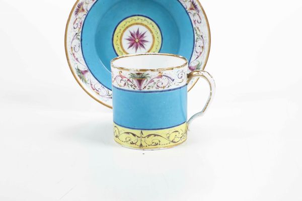 Tazza con piattino.<BR>Francia, Manifattura di S�vres, fine del XVIII secolo.  - Asta Maioliche e Porcellane da Collezione - Associazione Nazionale - Case d'Asta italiane