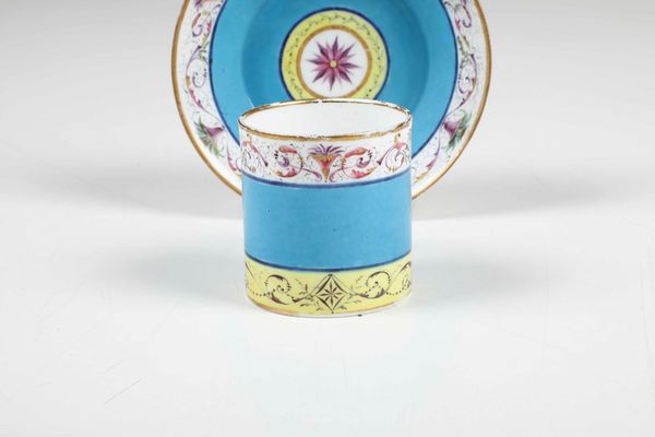 Tazza con piattino.<BR>Francia, Manifattura di S�vres, fine del XVIII secolo.  - Asta Maioliche e Porcellane da Collezione - Associazione Nazionale - Case d'Asta italiane