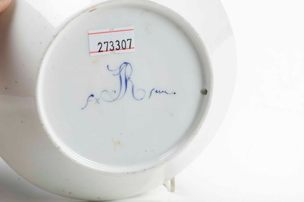 Tazza con piattino.<BR>Francia, Manifattura di S�vres, fine del XVIII secolo.  - Asta Maioliche e Porcellane da Collezione - Associazione Nazionale - Case d'Asta italiane