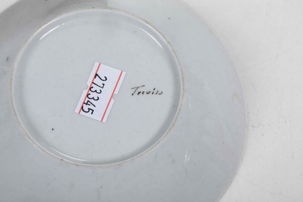 Coppia di tazze con piattino.<BR>Treviso, Fontebasso, primo quarto del XIX secolo.  - Asta Maioliche e Porcellane da Collezione - Associazione Nazionale - Case d'Asta italiane